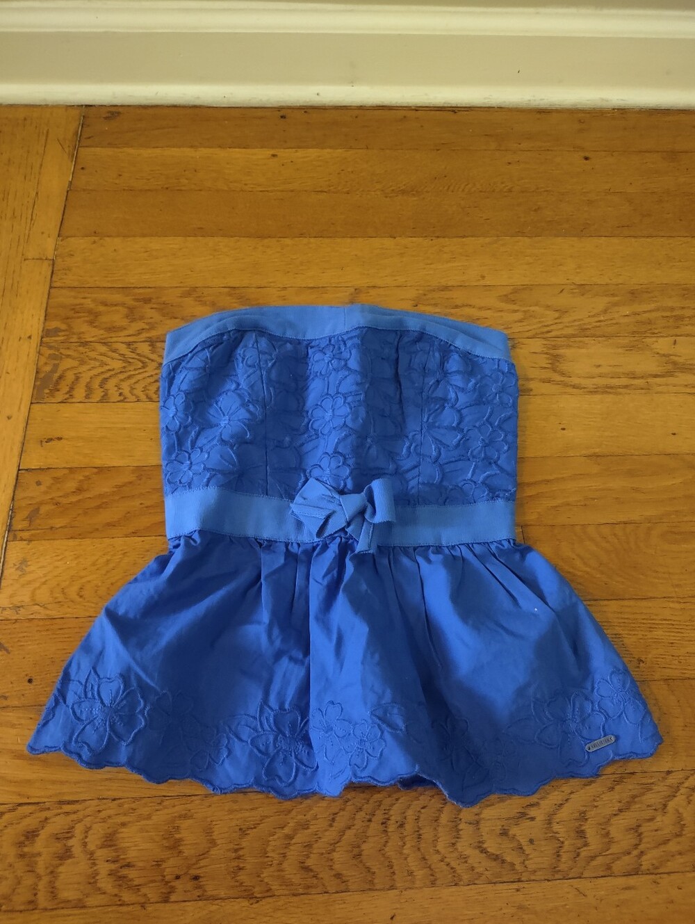 hollister cobalt blue strapless tube top floral embroidery smocked bow detail xs